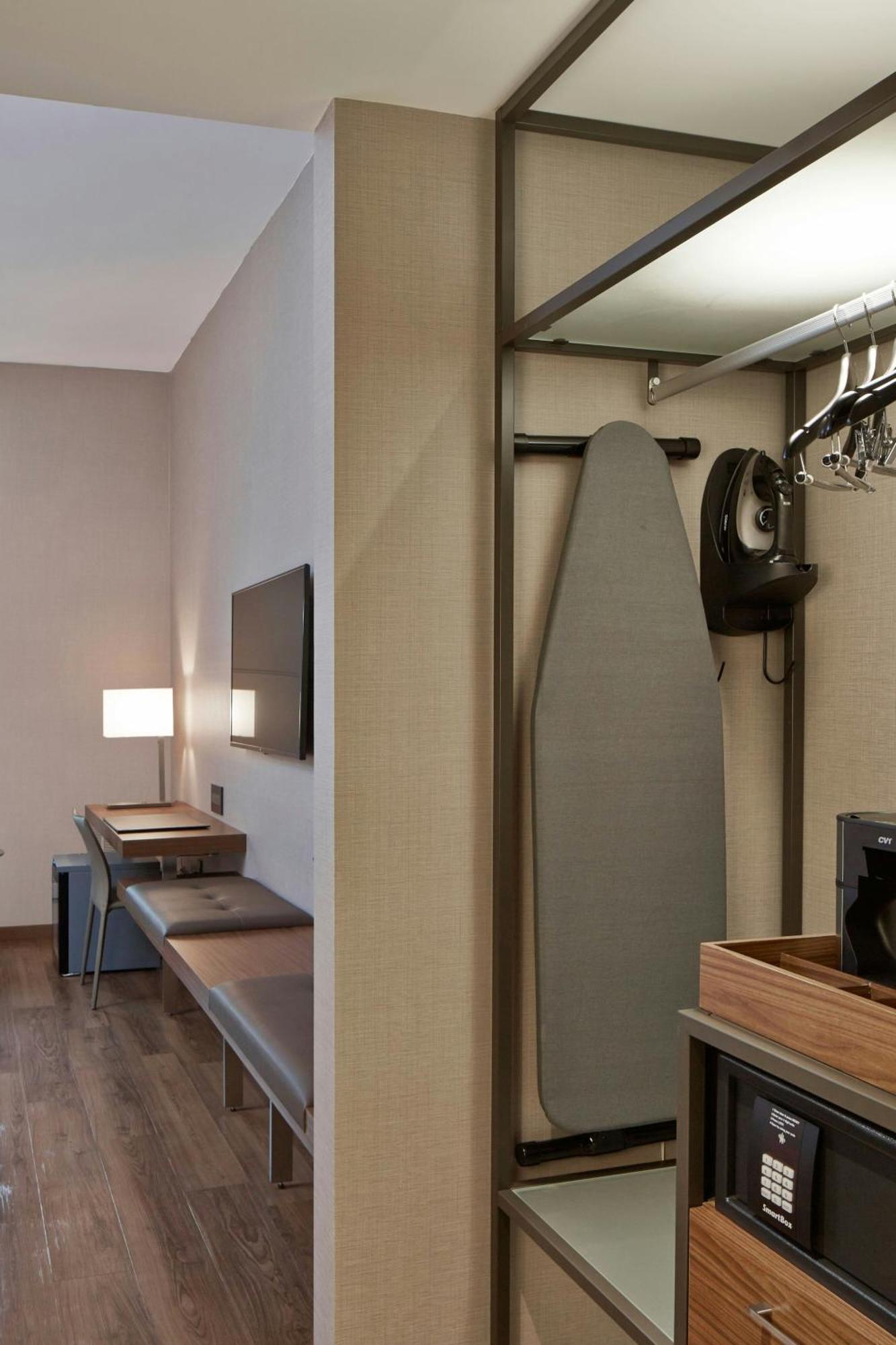 Ac Hotel By Marriott Minneapolis Downtown Экстерьер фото