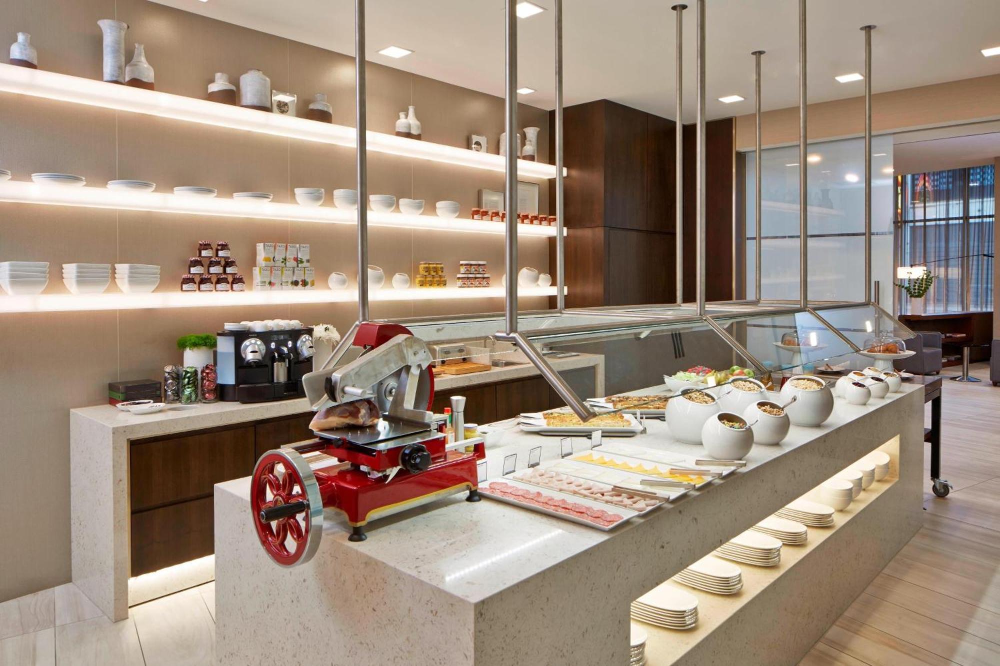 Ac Hotel By Marriott Minneapolis Downtown Экстерьер фото