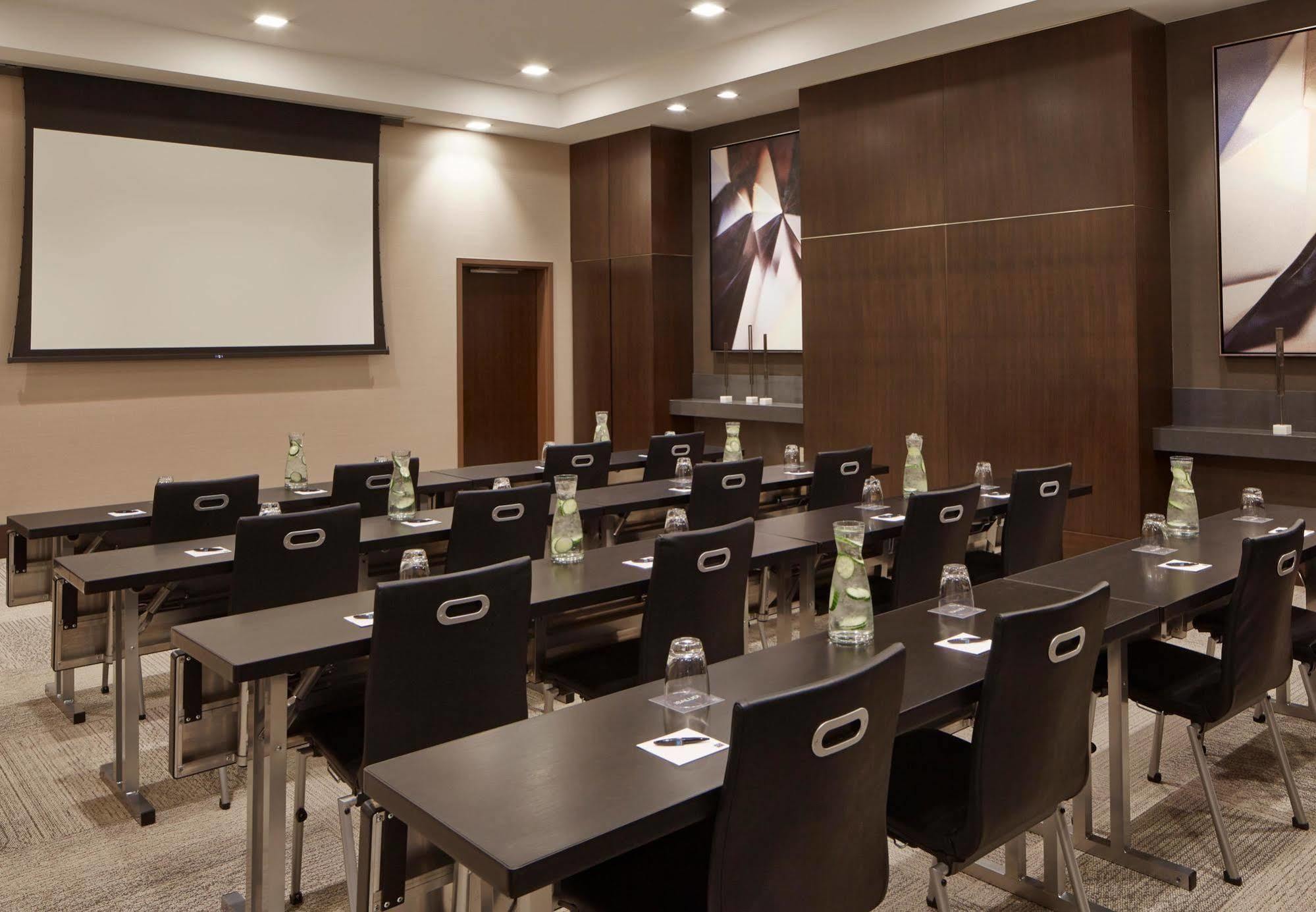 Ac Hotel By Marriott Minneapolis Downtown Экстерьер фото