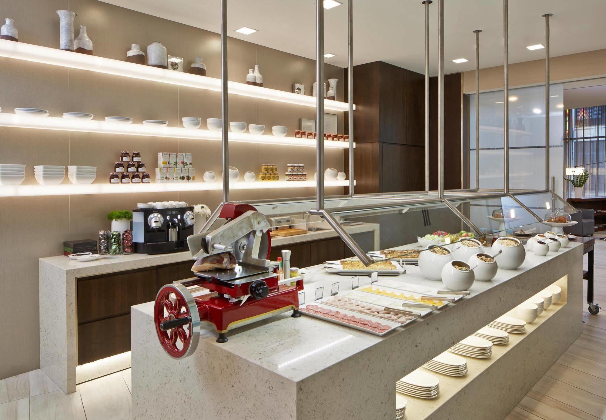 Ac Hotel By Marriott Minneapolis Downtown Экстерьер фото